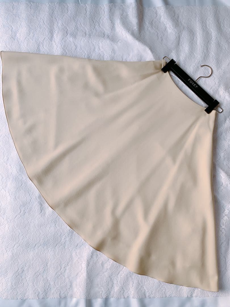 FOXEY フォクシー　フレアスカート　ベージュ