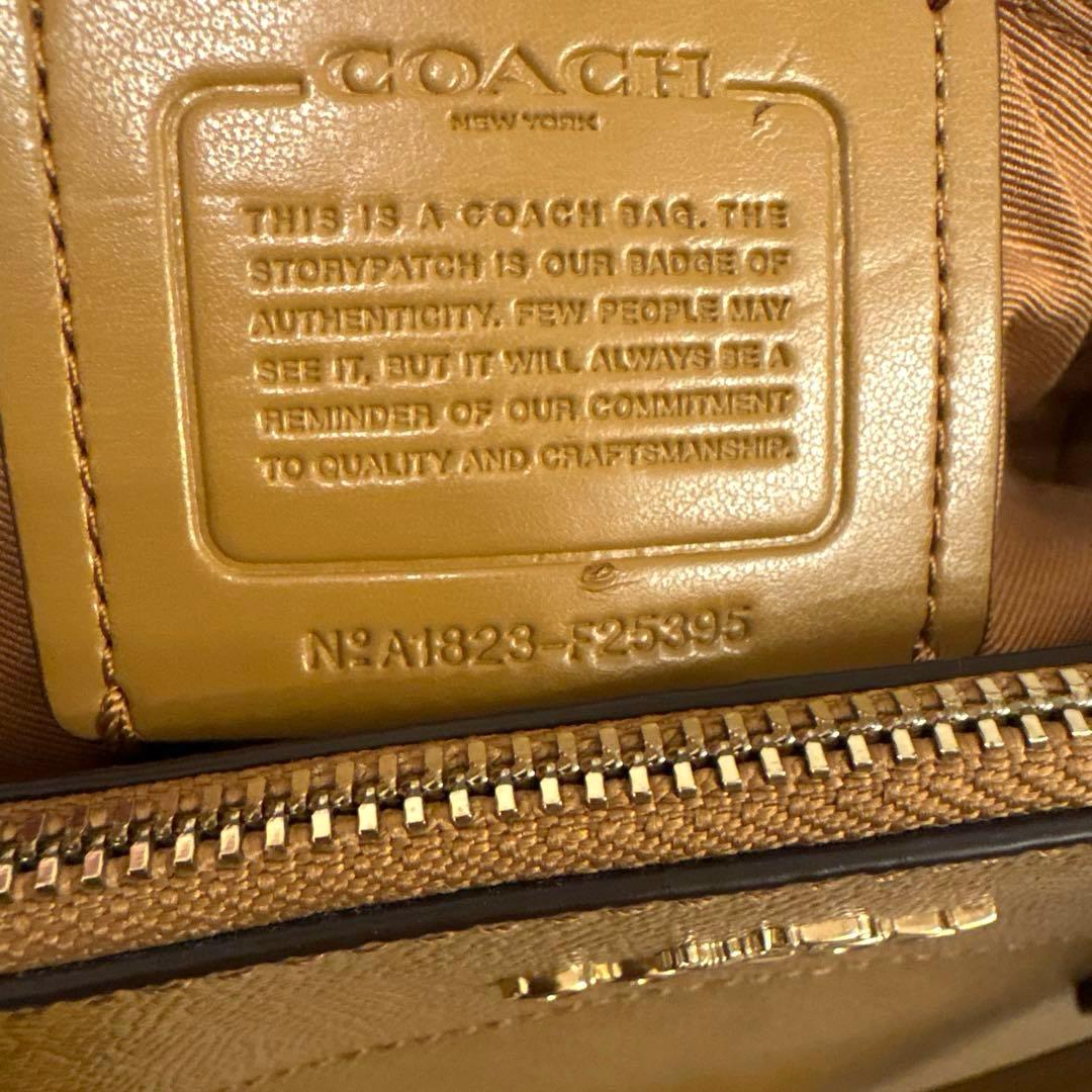 コーチ　ショルダーバッグ　ベージュ