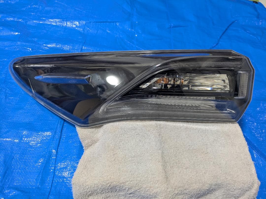 60ハリアー前期 純正テールランプ