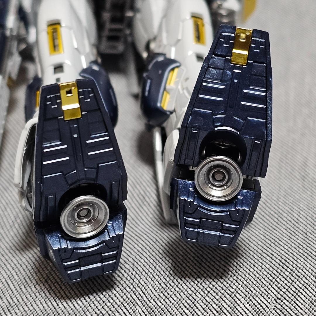 RG ガンダムベース限定 νガンダムチタニウムフィニッシュ 素組み完成品