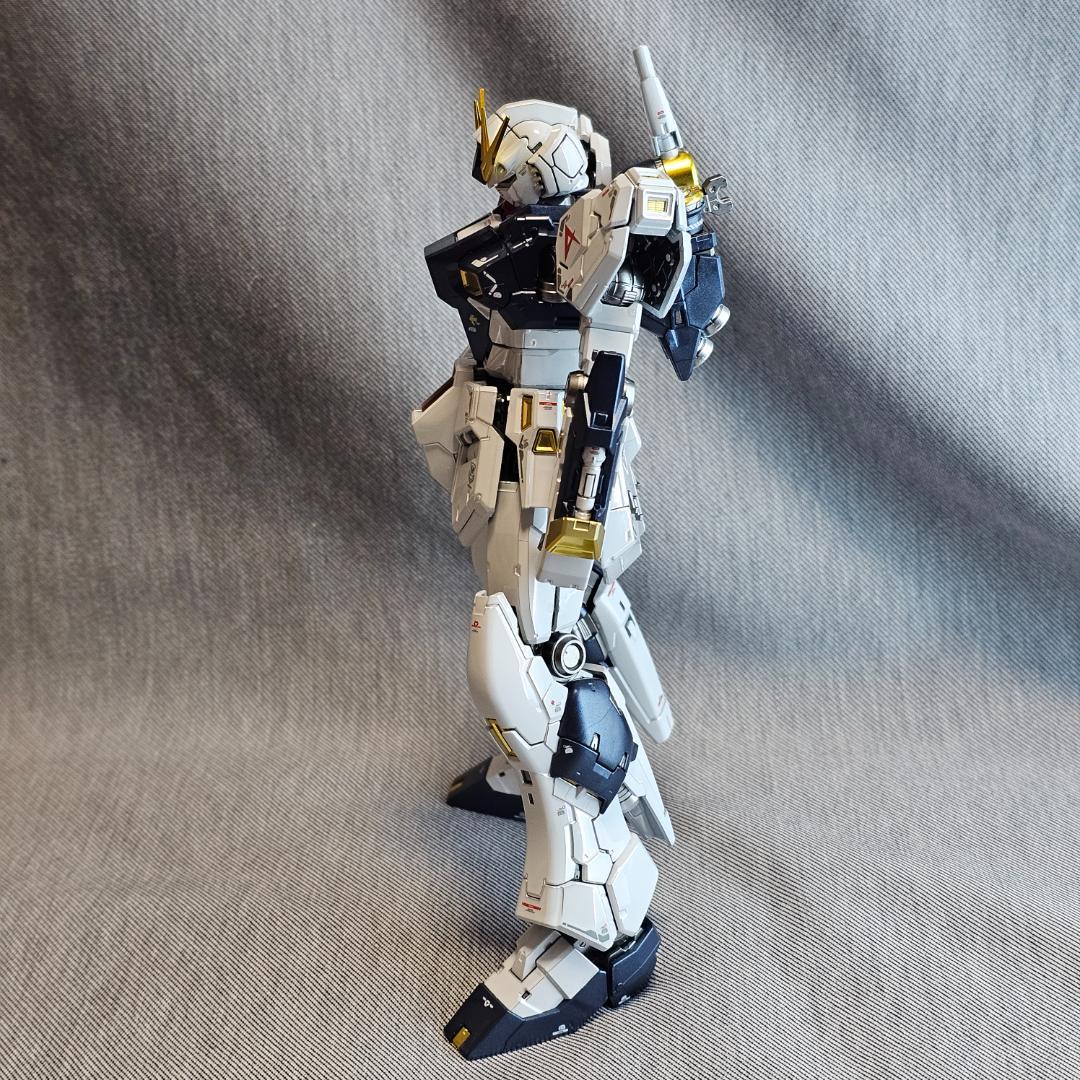RG ガンダムベース限定 νガンダムチタニウムフィニッシュ 素組み完成品