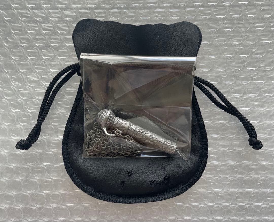 HYDE マイク型 ペンダント　バッグチャーム　ネックレス グミ　ゴールド賞