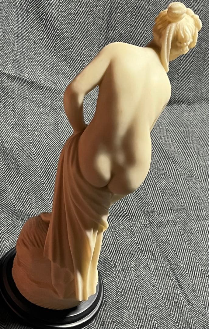 湯浴みするヴィーナス￼￼/彫刻/大理石調/￼オブジェ/置物/高さ￼40cm