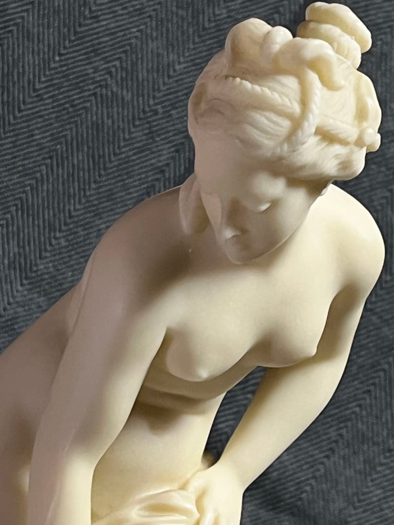 湯浴みするヴィーナス￼￼/彫刻/大理石調/￼オブジェ/置物/高さ￼40cm
