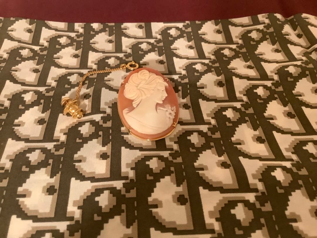 カメオ　ブローチ