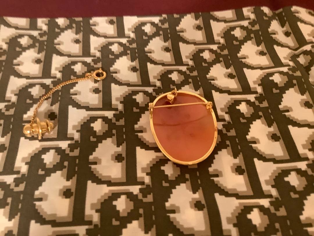 カメオ　ブローチ