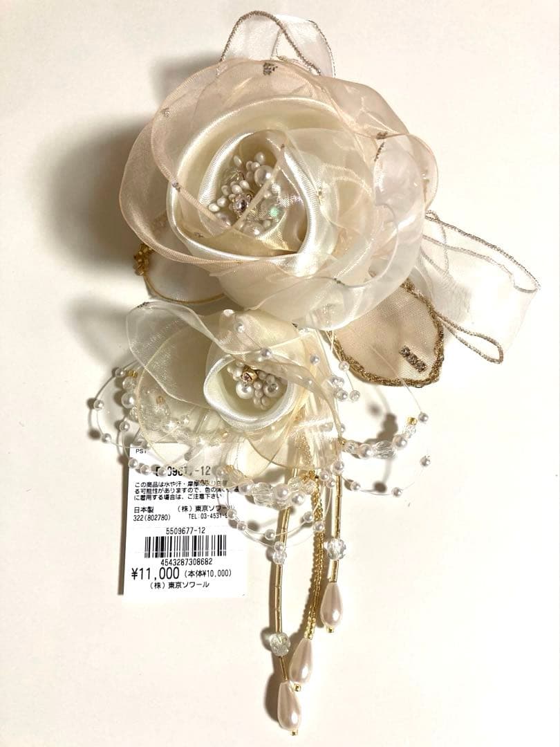 東京ソワール　PETITSOIR コサージュ ブローチオフホワイト色　新品未使用