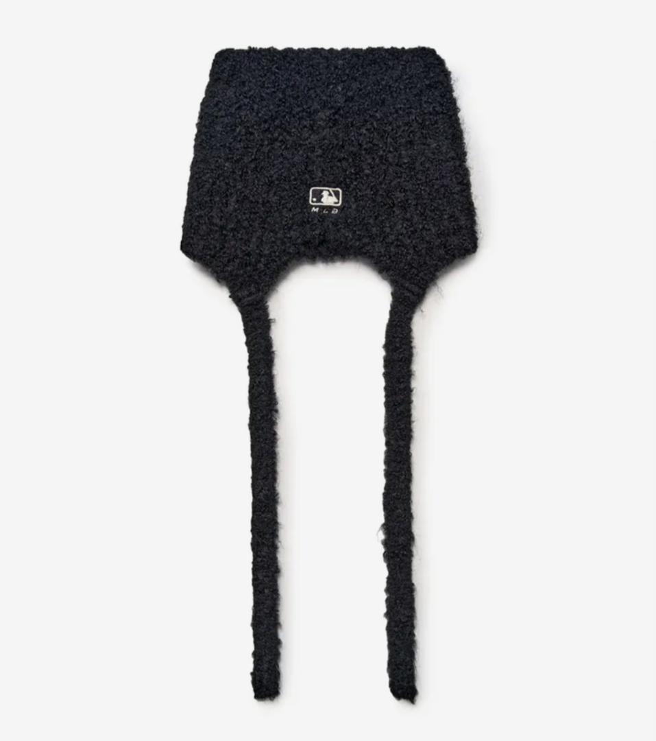 人気沸騰‼ MLB Korea 黒 紐付き ビーニー 猫耳 韓国 カリナ着用