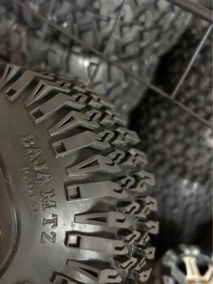 タイヤ　1／10ミキトムソンMickey Thompson 2.2\"