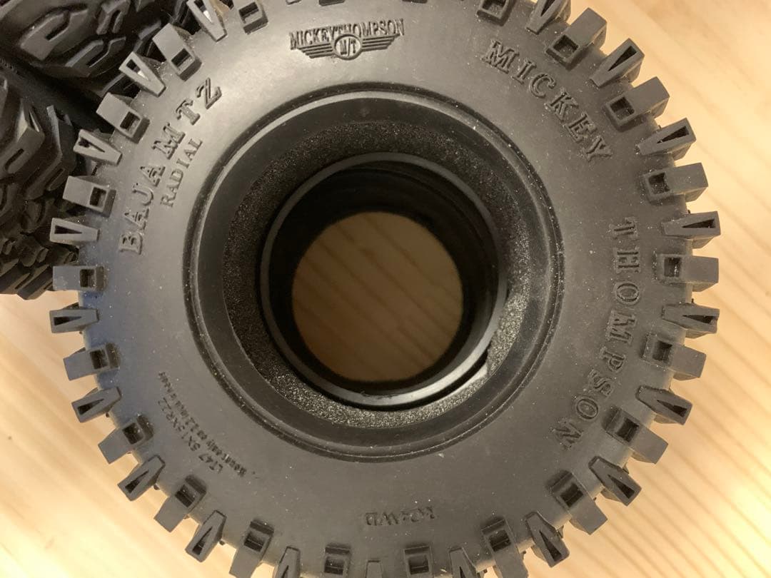 タイヤ　1／10ミキトムソンMickey Thompson 2.2\"