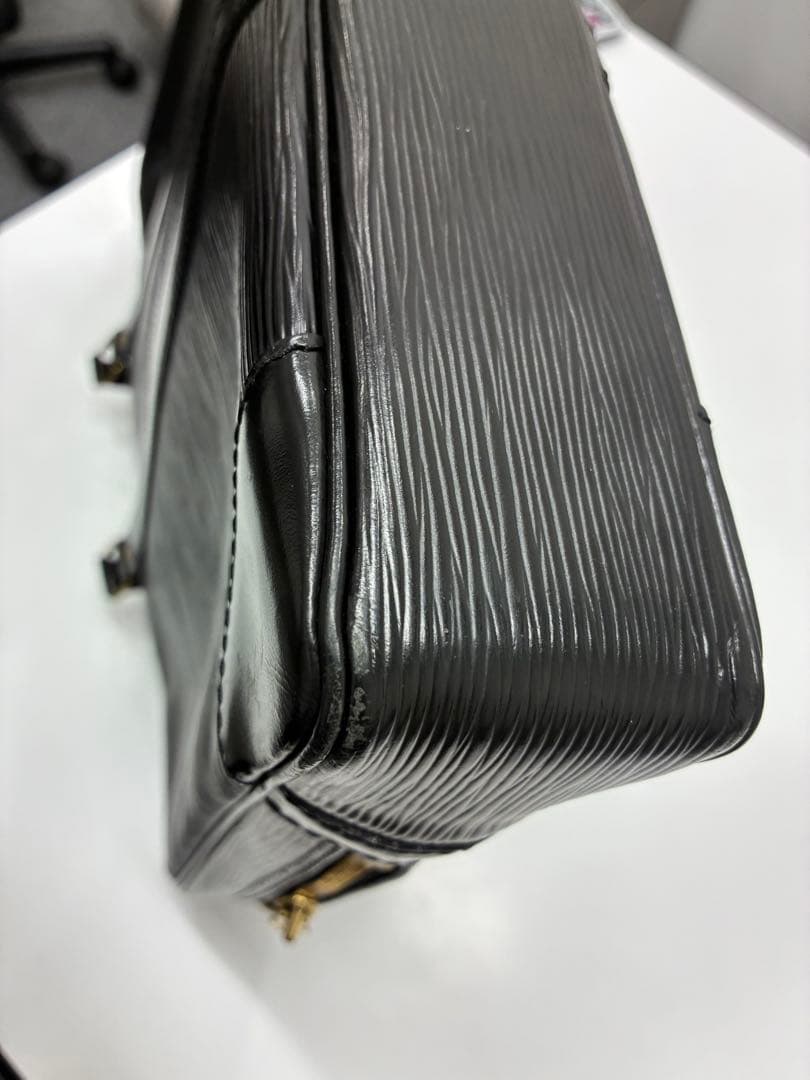 新年特別値下げ　LVルイヴィトン エピセルヴィエットフェルモワール M40321