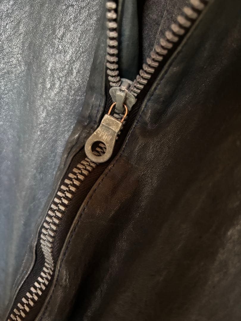 ほぼ新品　深青ジャパンホース イサムカタヤマ BACKLASHシングルライダース