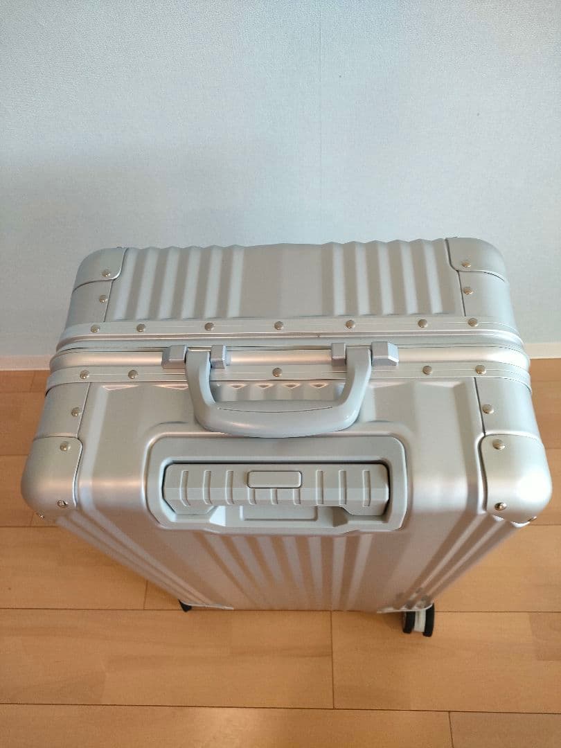 ビリー 新品未使用　キャリーケース　メルセデスベンツ　カバー付