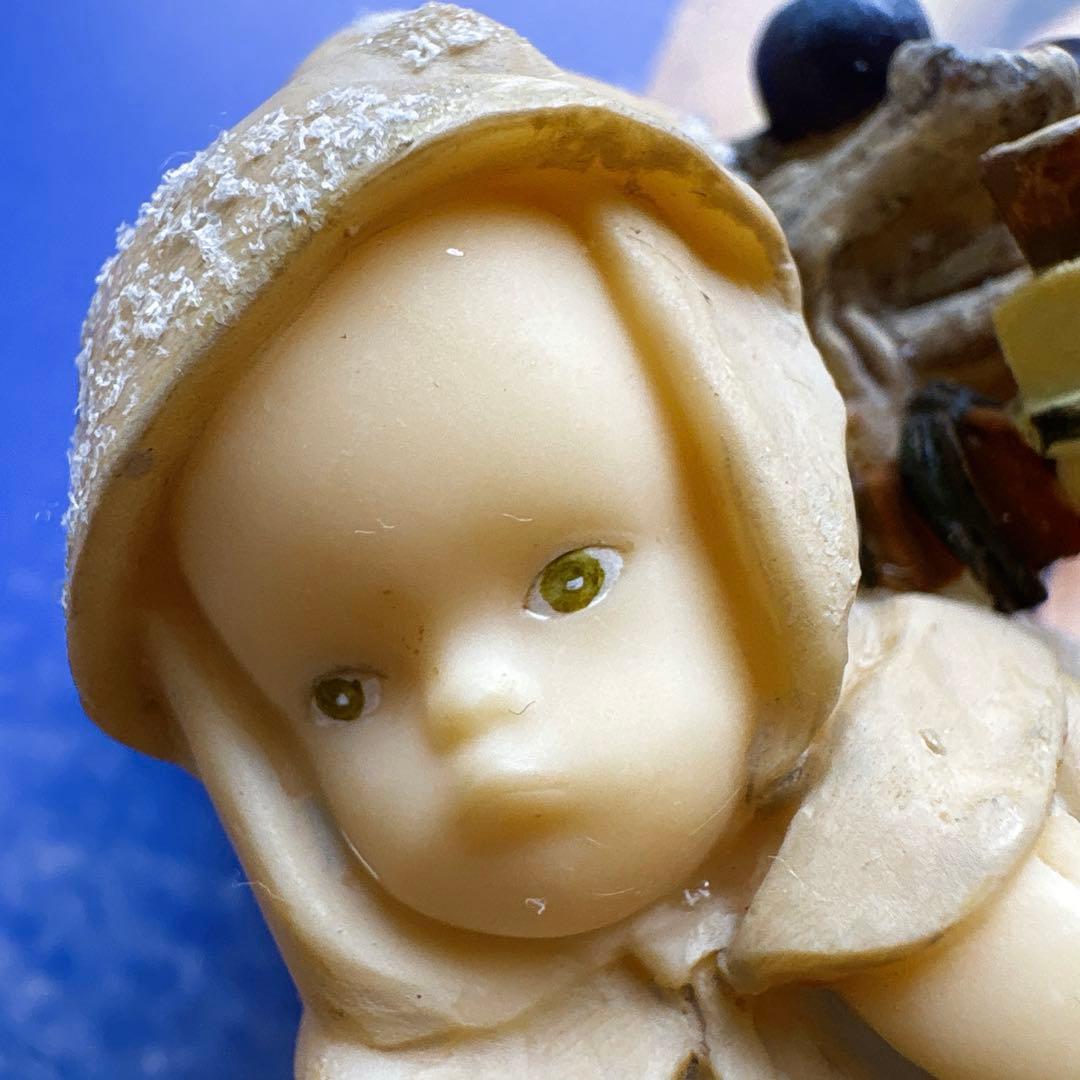 頭上に葉が描かれているレア品　与勇輝　森の妖精　『山を下りるチュチュ』　陶磁器