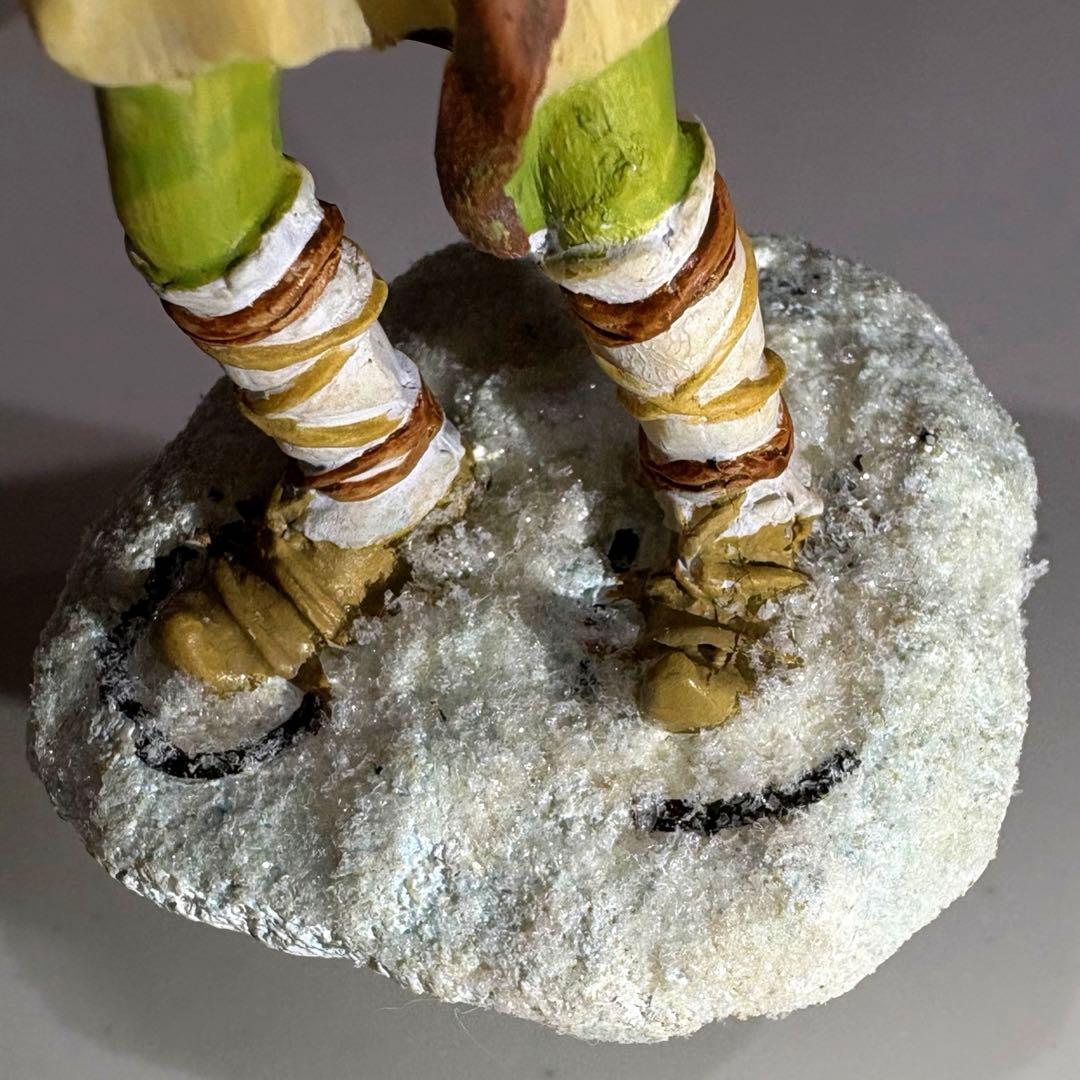 頭上に葉が描かれているレア品　与勇輝　森の妖精　『山を下りるチュチュ』　陶磁器