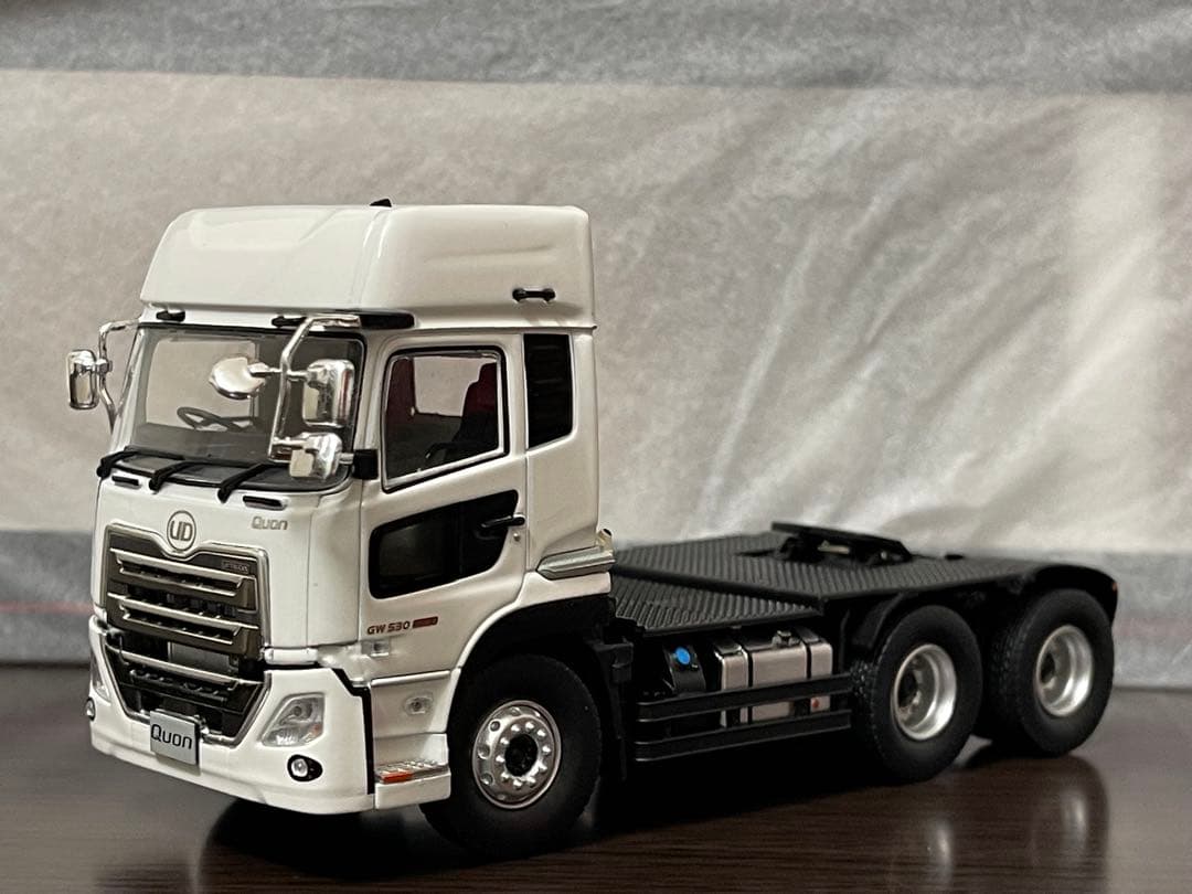 とも様　KYOSHO UD QUON 6x4&LOWBED TRAILER