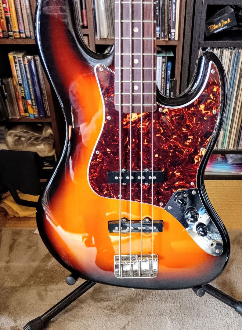 スクワイヤーbyfenderジャズベース　ハードケース付属（凡庸）