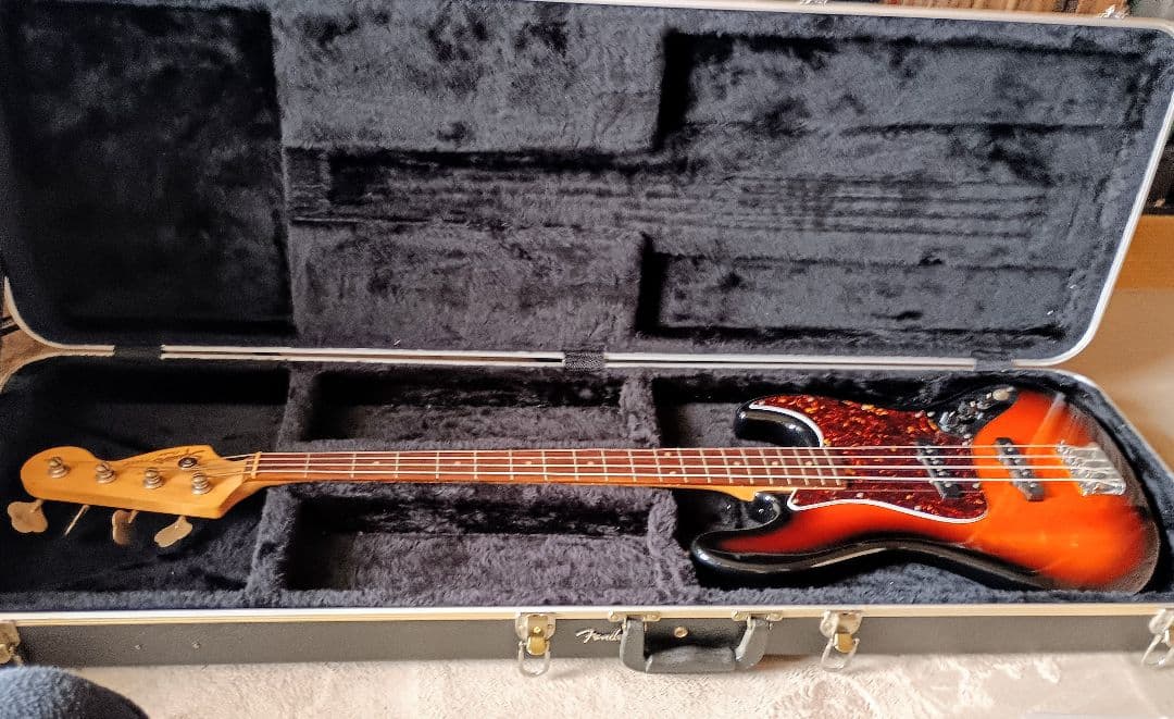 スクワイヤーbyfenderジャズベース　ハードケース付属（凡庸）