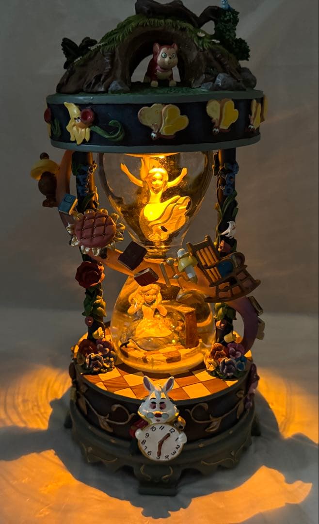 ディズニー 不思議の国のアリス 砂時計型ライトアップ オルゴール付スノーグローブ