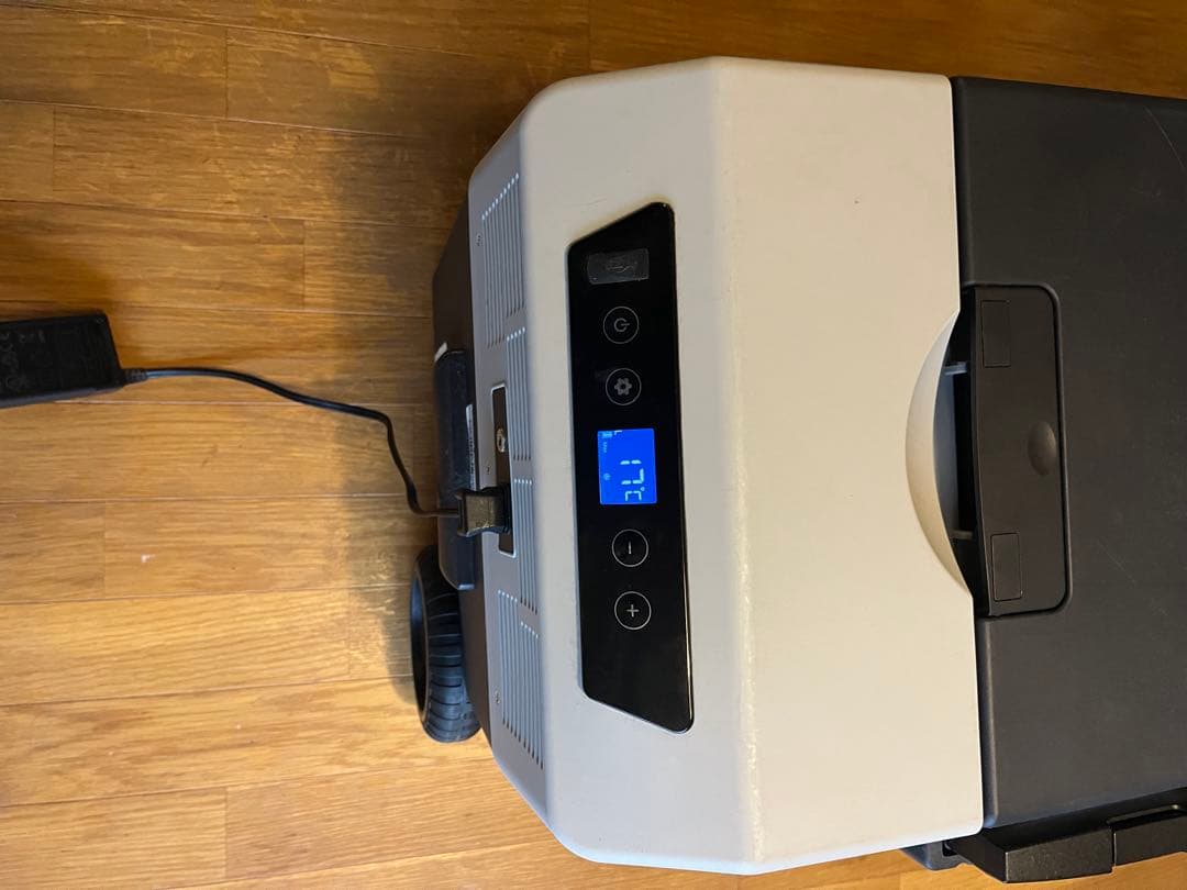 値下げ済み　バッテリー付き ポータブル冷蔵庫 デジタル表示 車載用　アウトドア用