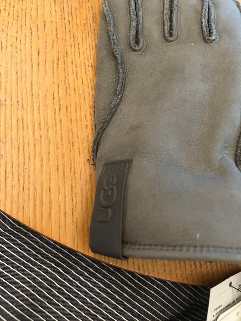UGG 手袋新品