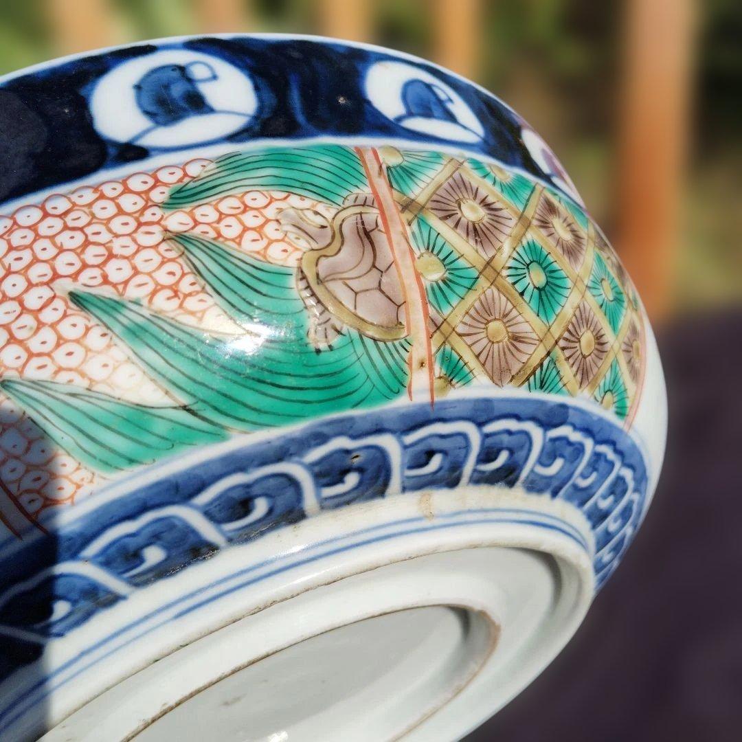 古伊万里深鉢。伝統的な日本の陶器皿24.5x8センチ