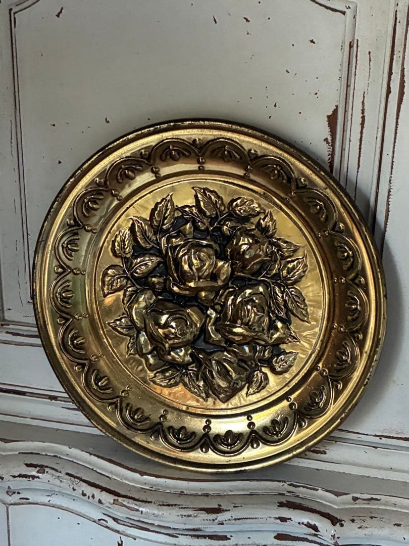イギリス　アンティーク　真鍮　飾り皿　ビクトリアン　薔薇柄　バラ　100年