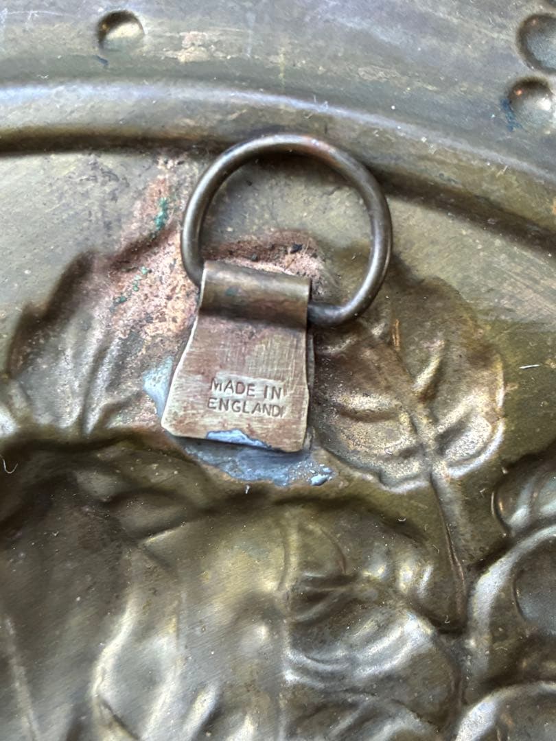 イギリス　アンティーク　真鍮　飾り皿　ビクトリアン　薔薇柄　バラ　100年