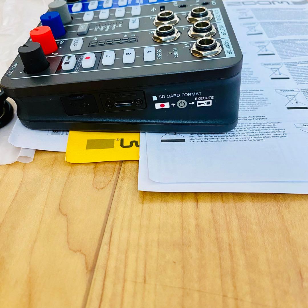 ほぼ未使用品✨極美品 ZOOM LiveTrak L6 デジタルミキサー