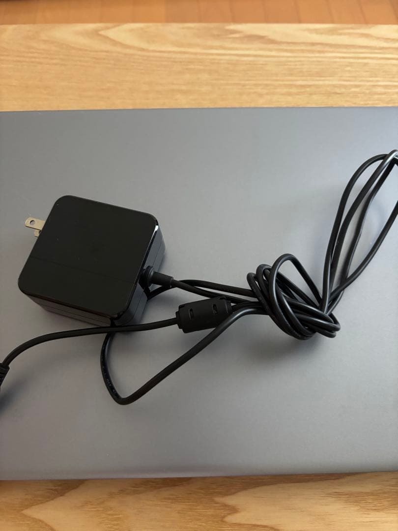 【美品】ノートパソコン ノートPC シルバー 薄型