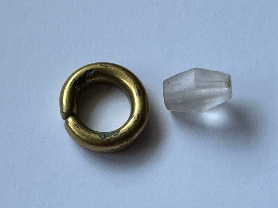古墳時代の装身具　金環と水晶の切子玉のセット