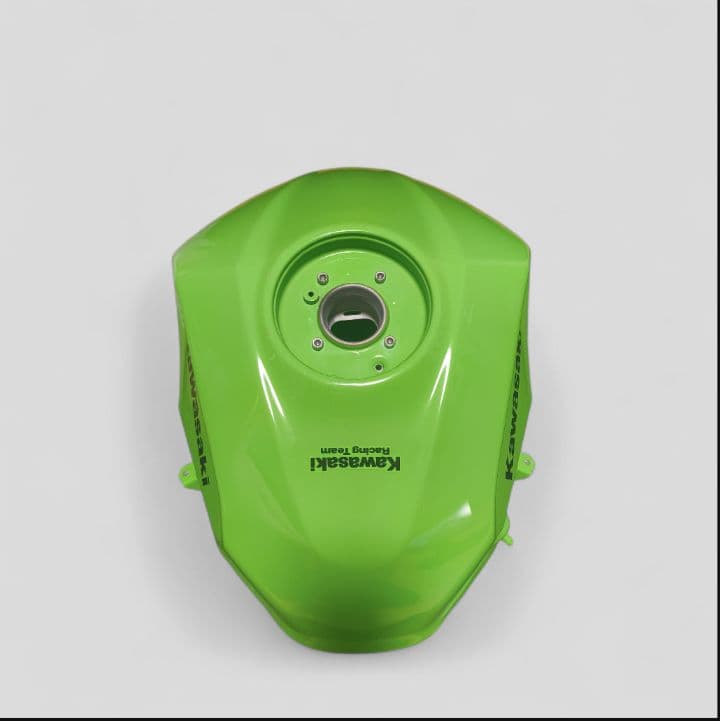 Kawasaki Ninja250・400用タンク 塗装剥がれあり