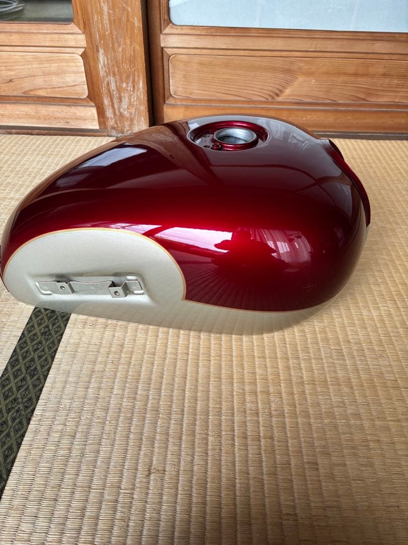 初期型のw650用 赤色タンク