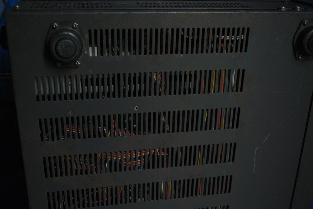 シバソク放送業務用モニターCMM14-7中古ジャンク品の出品です。