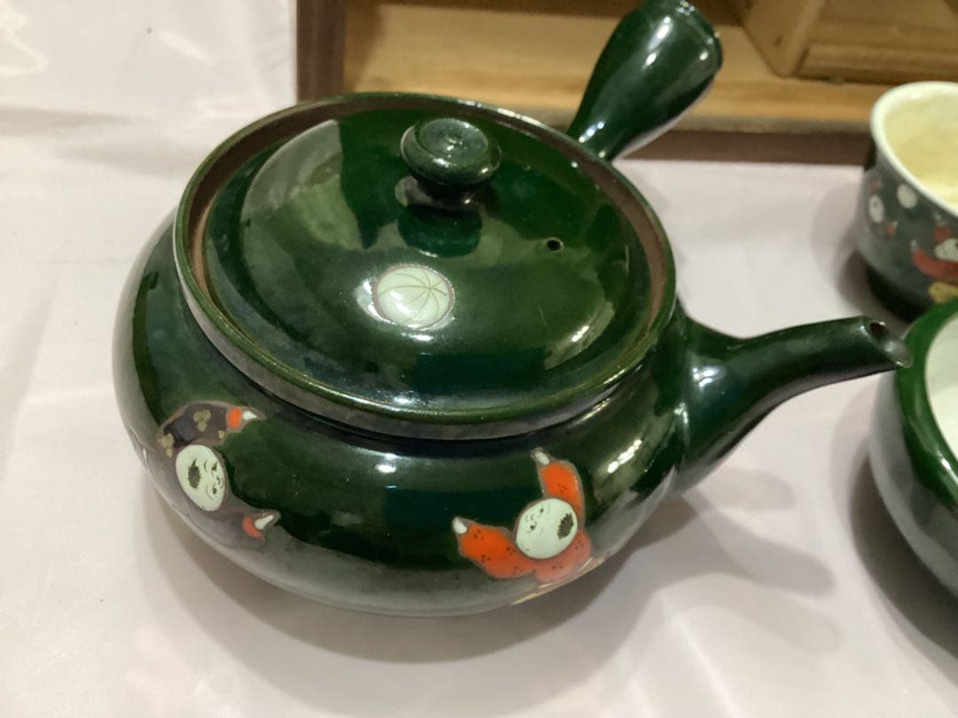 支那人形　萬古焼　茶道具セット 煎茶　緑色 陶器製 木箱　唐子の玉遊び模様