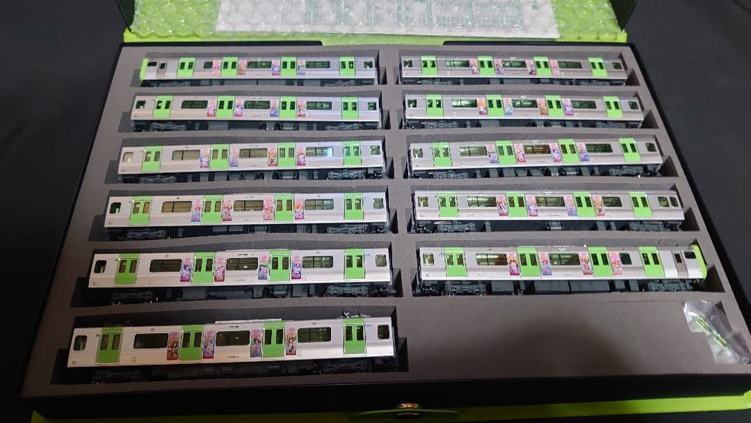 KATO　E235系山手線 フル編成ラッピング車