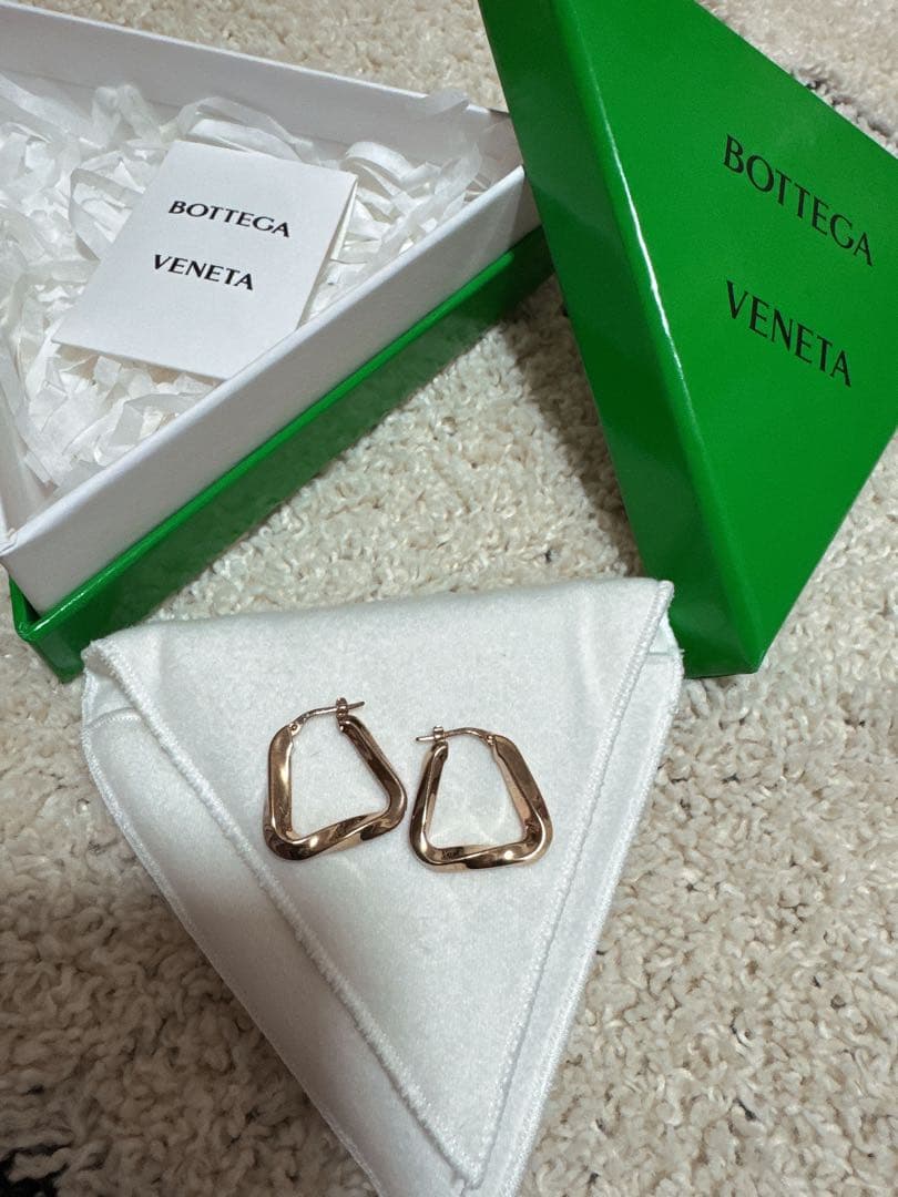 ボッテガヴェネタ ツイスト ピアス