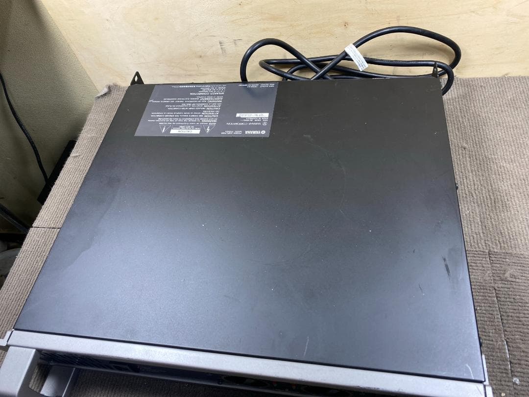 17 YAMAHA P7000S パワーアンプ