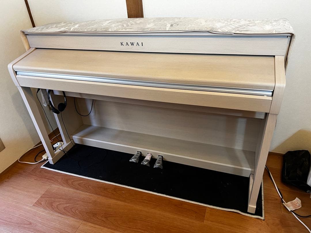 KAWAI ホワイト電子ピアノ 椅子　イヤホン付き CA79