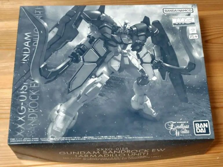 MG 1/100 ガンダムサンドロック EW（アーマディロ装備）