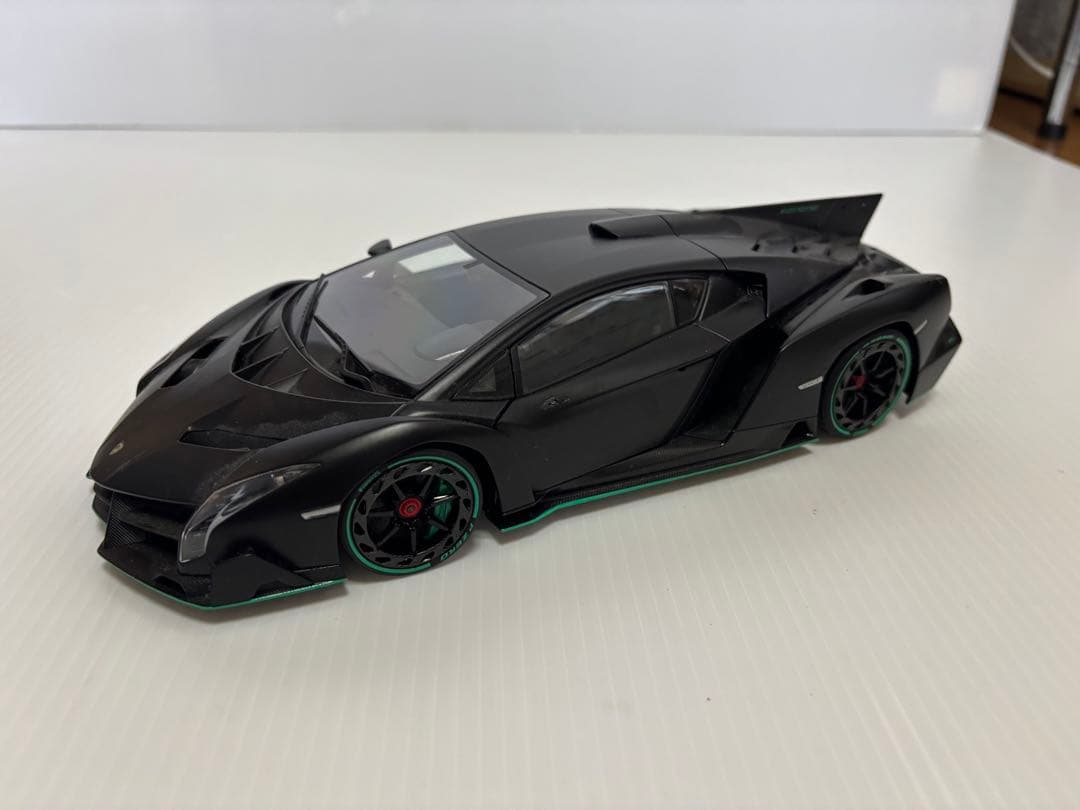 オートアート　ランボルギーニ アヴェンタドール Lブラック 1/18
