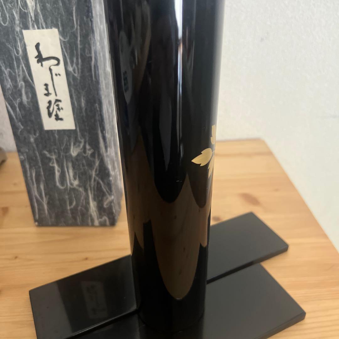 漆器 円筒形花瓶 金色紫色模様　外箱付き