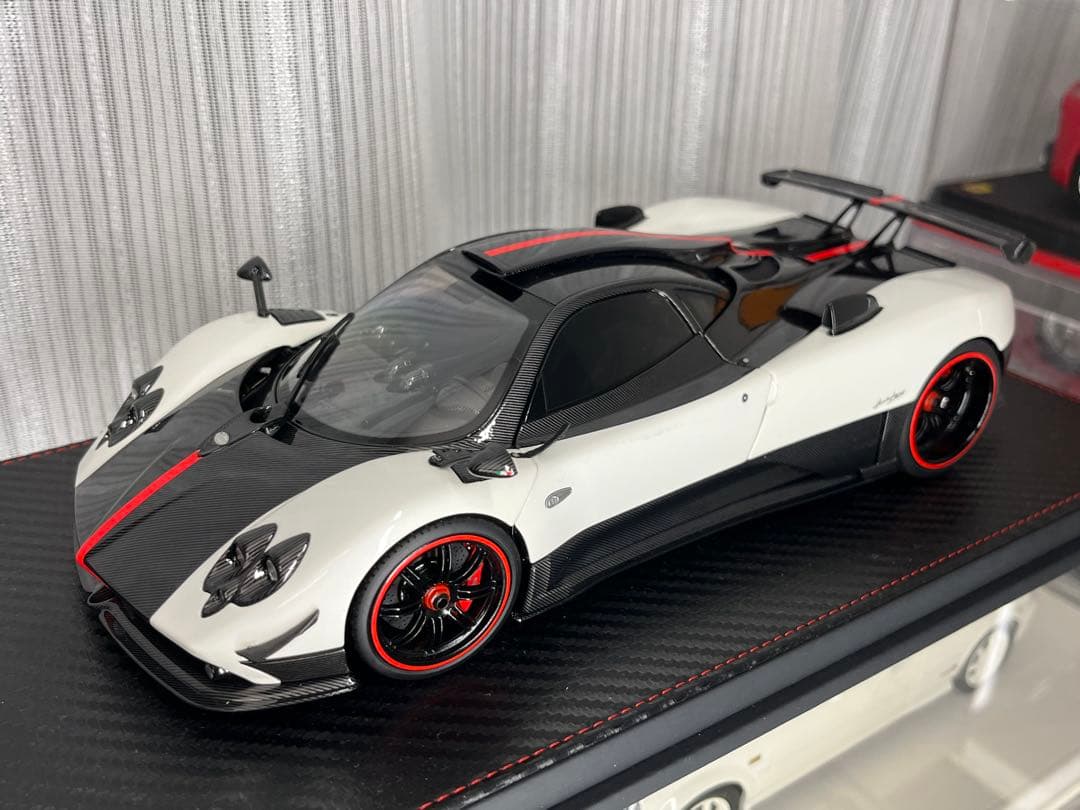 AR 1/18 パガーニ Zonda Cinque Coupe 2009