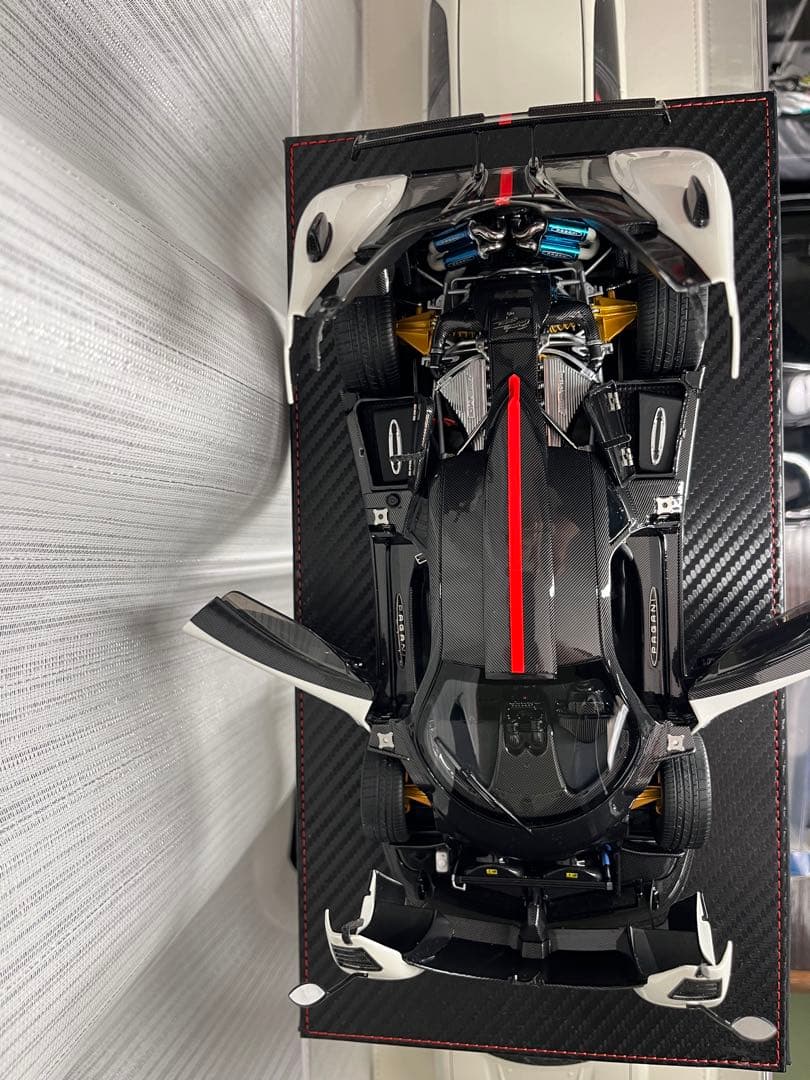 AR 1/18 パガーニ Zonda Cinque Coupe 2009