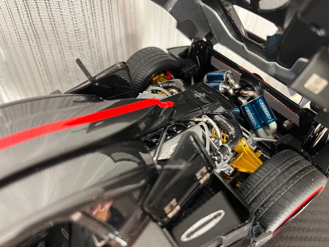 AR 1/18 パガーニ Zonda Cinque Coupe 2009