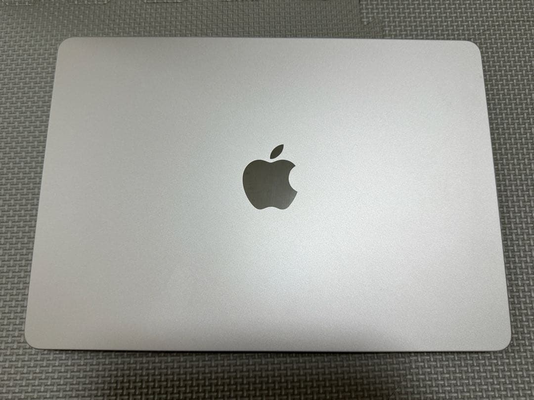 MacBook Air (M2,2022年) 本体　8GB/256GB シルバー