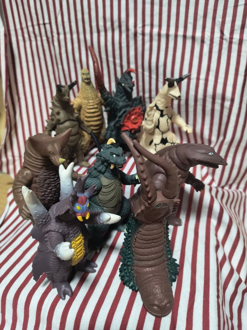 と*ぺ様 ウルトラマン・怪獣ソフビ89体セット