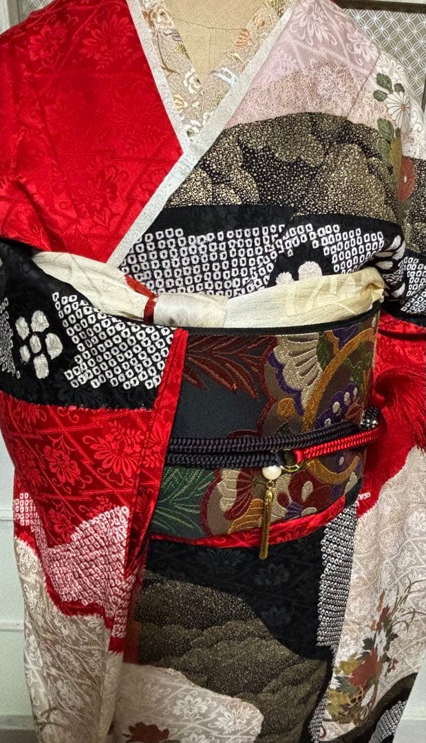 セミアンティーク 振袖7点セット 正絹部分絞りに箔使い　 赤黒白 華やか古典美