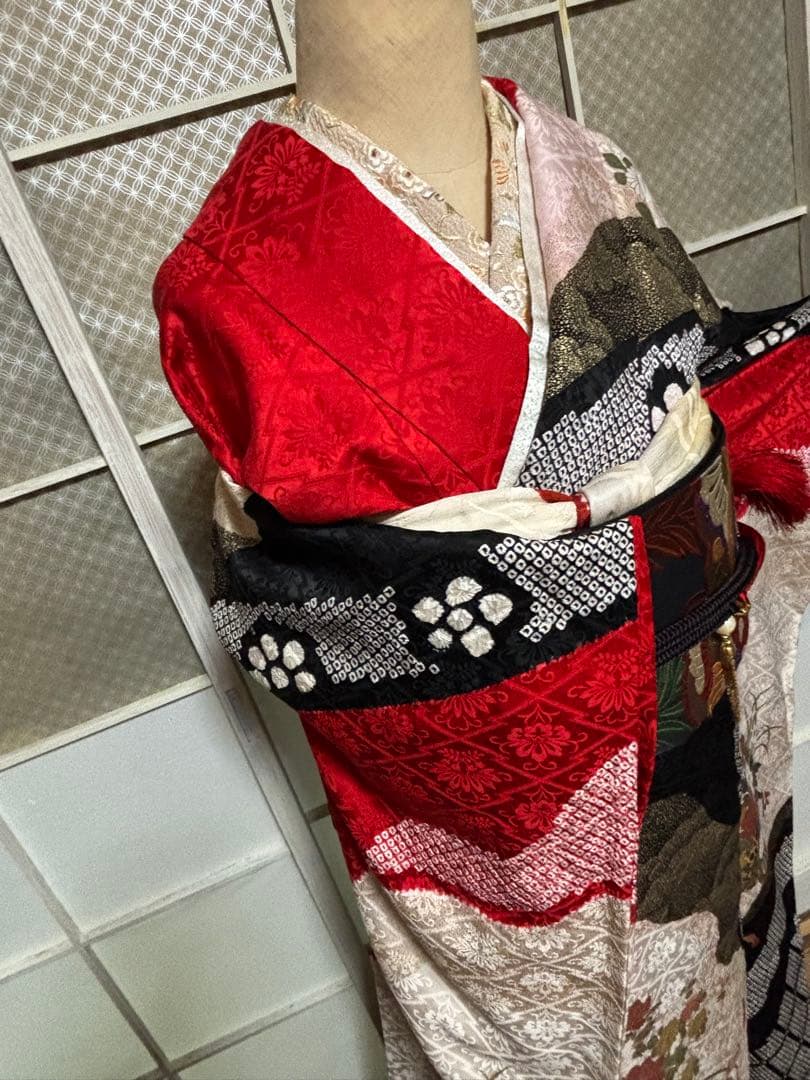 セミアンティーク 振袖7点セット 正絹部分絞りに箔使い　 赤黒白 華やか古典美