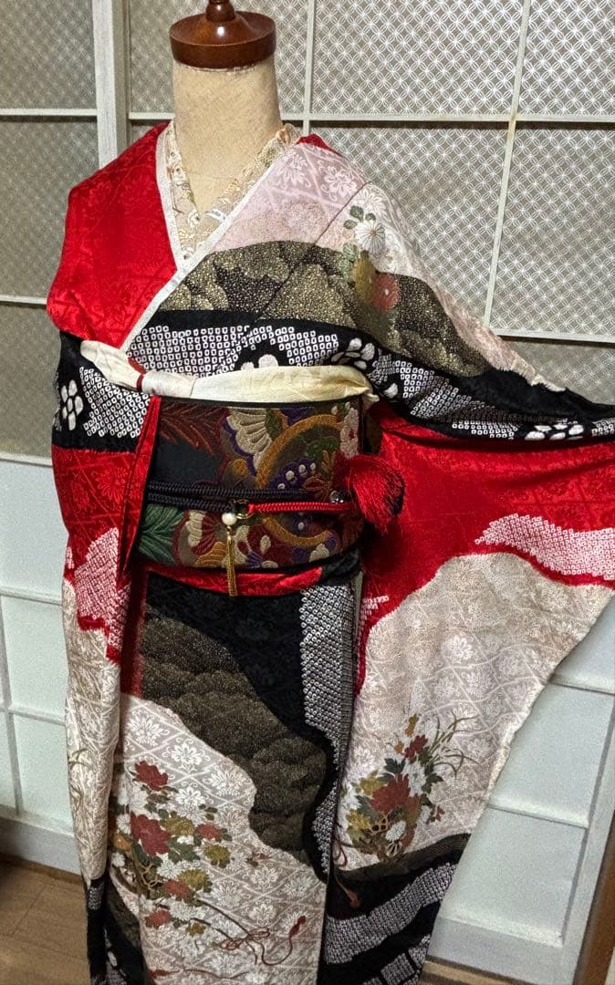 セミアンティーク 振袖7点セット 正絹部分絞りに箔使い　 赤黒白 華やか古典美